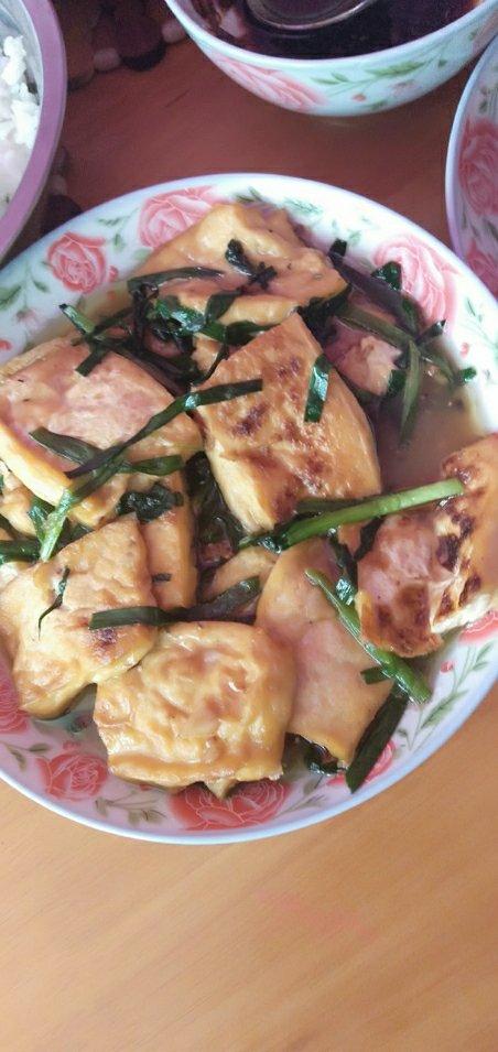 煎豆腐炒韭菜