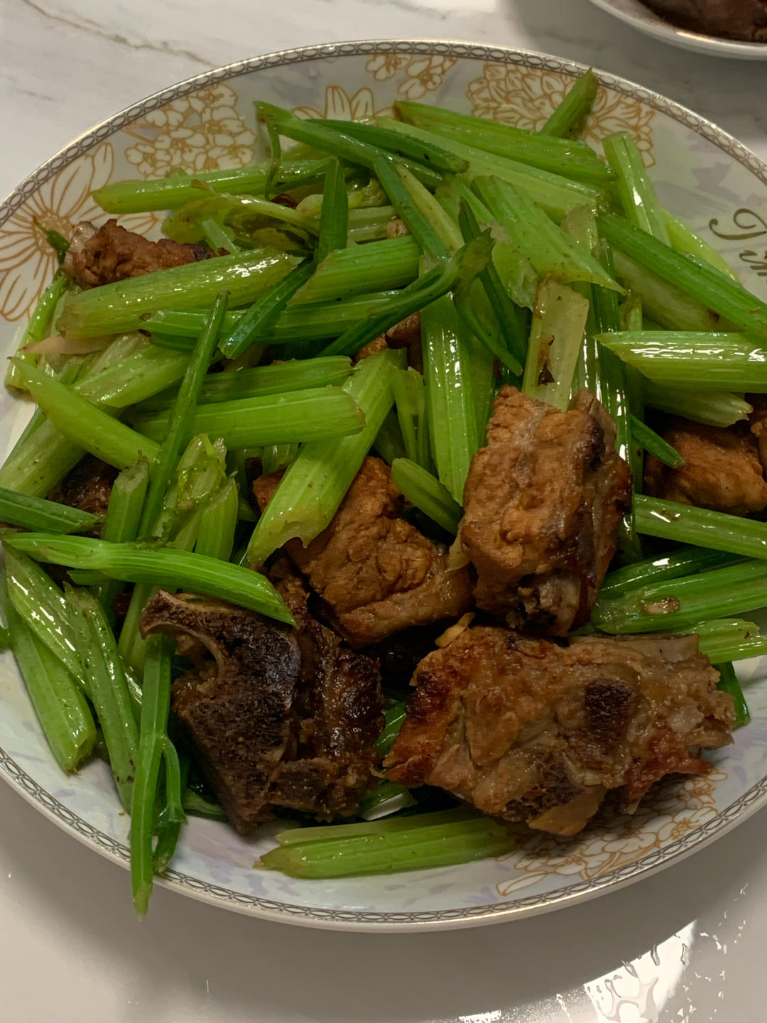 芹菜炒排骨