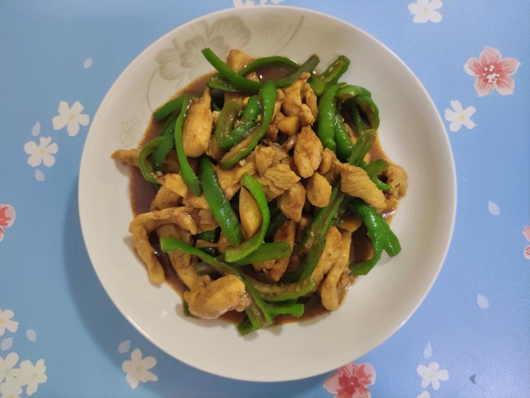 巨好吃的青椒炒鸡胸肉丝，超下饭