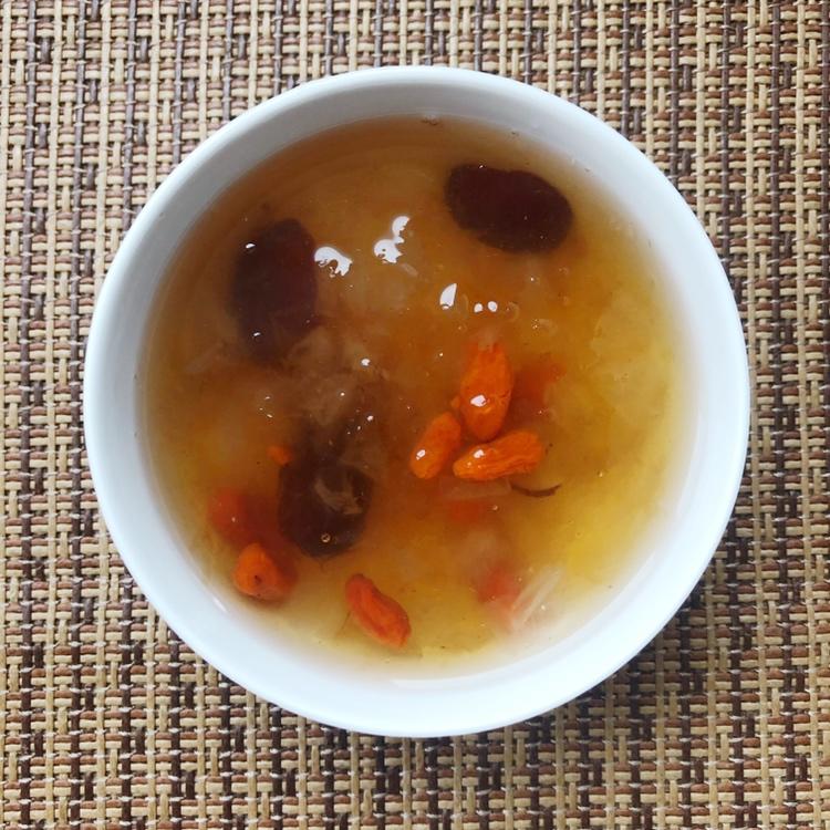 皂角米银耳炖燕窝