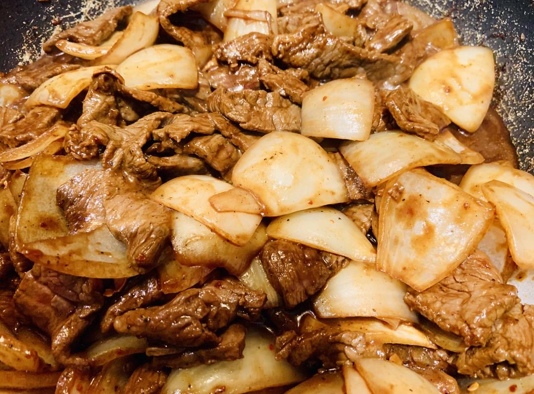 孜然牛肉（👈孜然肉片向左，吉野家向右👉）