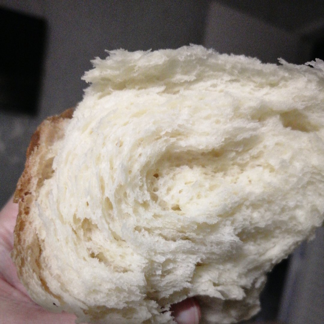 不用厨师机，不用揉半天，也能做出香甜的拉丝牛奶吐司面包！