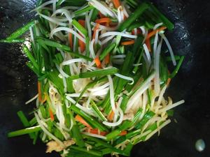快手绿豆芽炒韭菜的做法 步骤7