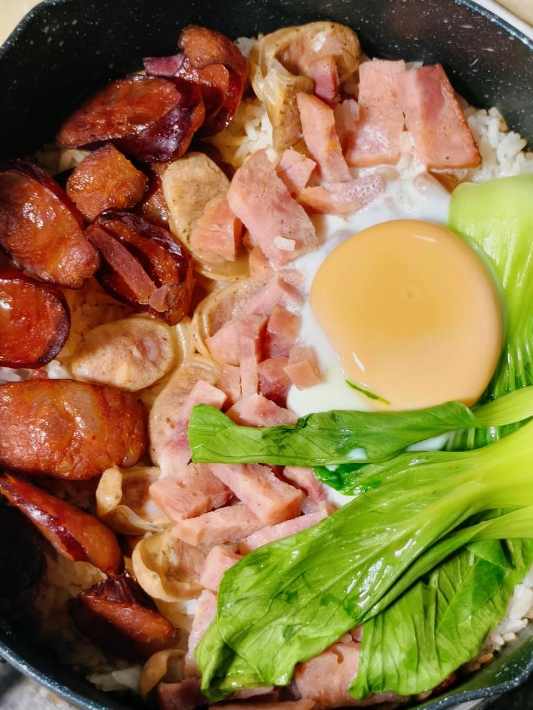 保姆级的「腊味煲仔饭2.0」加强版来了，地道老广味～