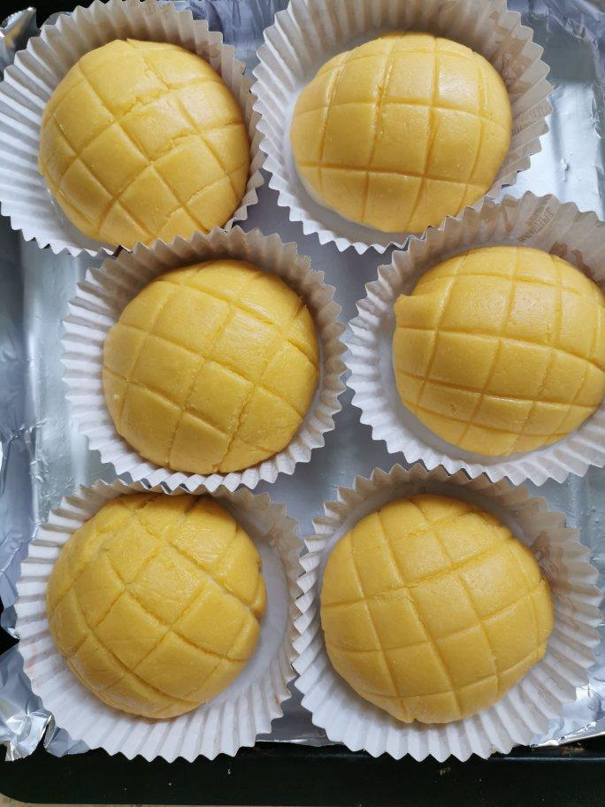 好吃到炸裂的港式菠萝包（附带制作酥皮的小视频）