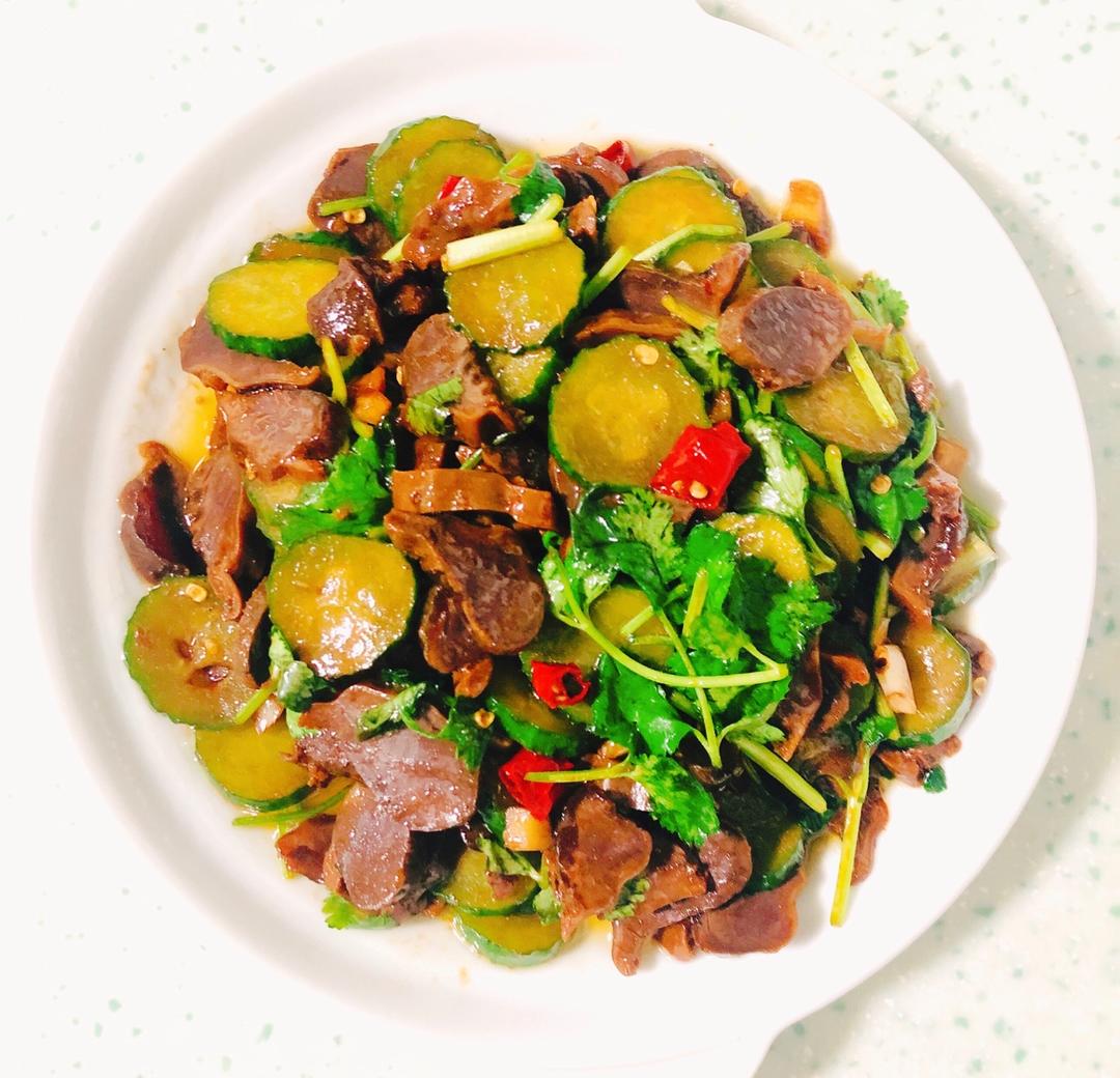 芥辣脆黄瓜拌卤鸭胗