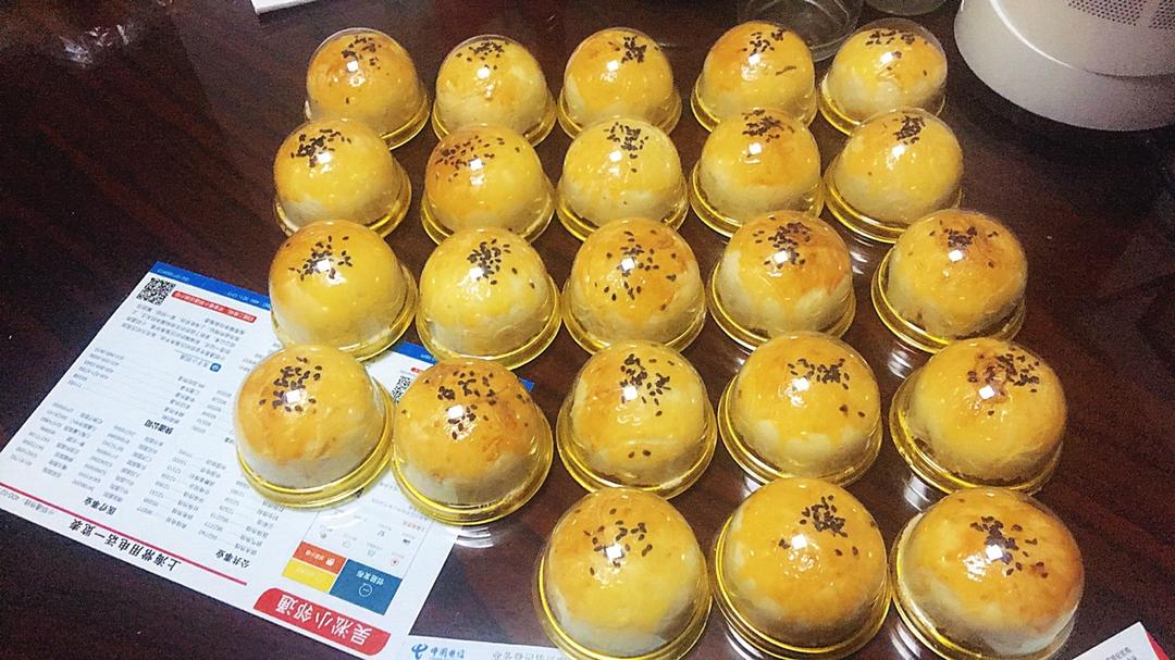 排四个小时队也买不到的鲜肉月饼，秘诀是放麻油！