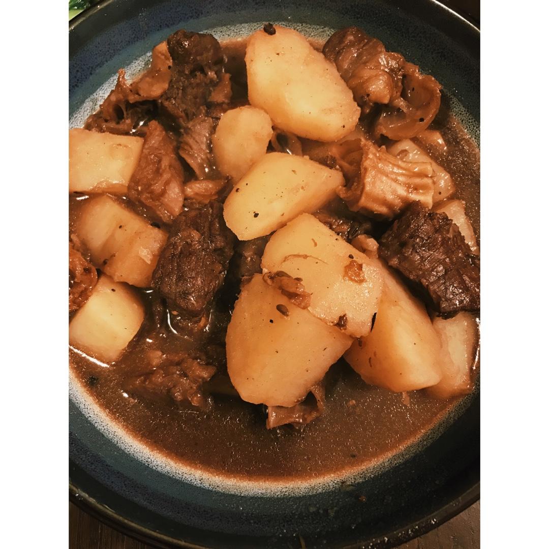红烧土豆牛腩