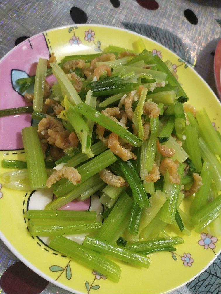 〈芹菜炝海米〉，凉菜一发。欣小厨 😉