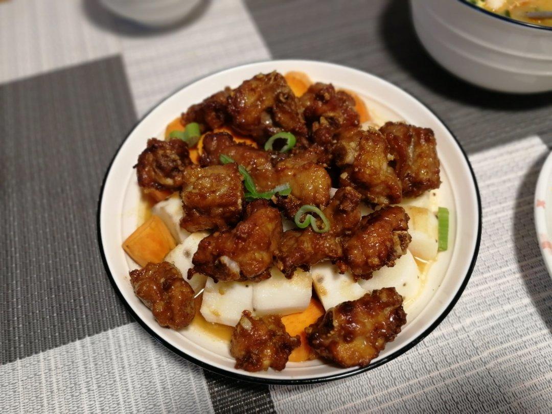 香酥排骨蒸土豆