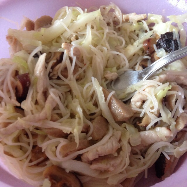 瘦肉鸡蛋炒米粉