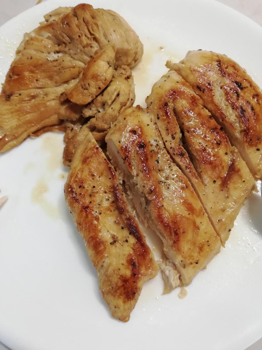 香煎黑胡椒鸡胸肉的做法