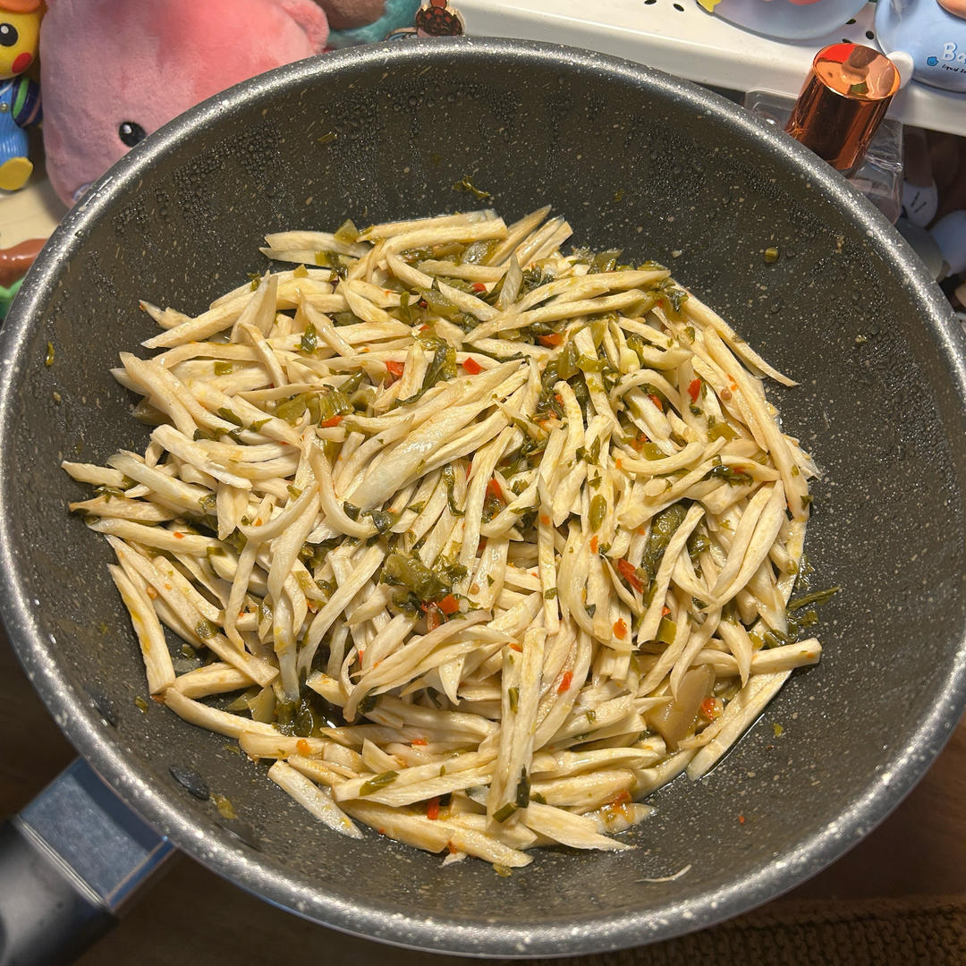 酸腌菜炒茭白