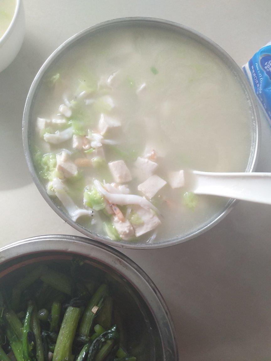 银鱼豆腐汤