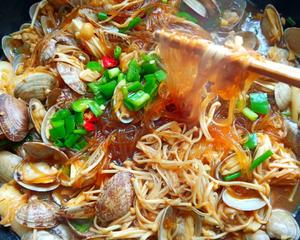 金针菇粉丝煮蛤蜊的做法 步骤8
