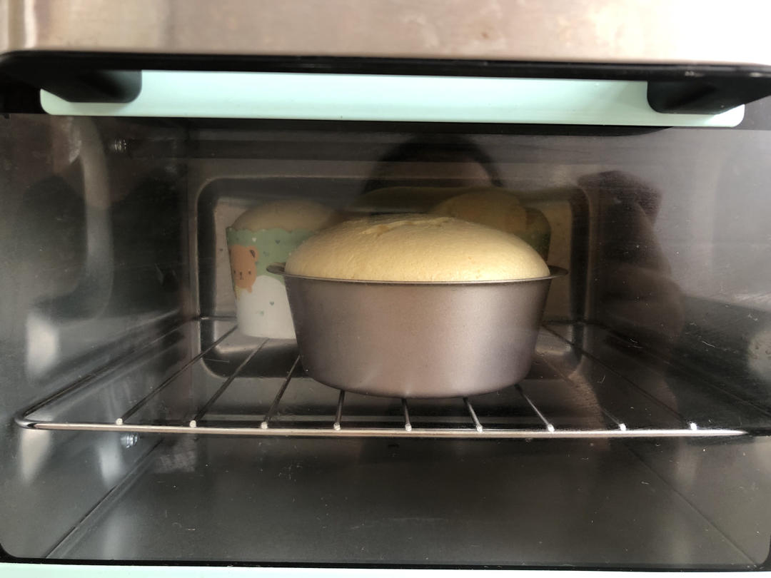超简单完美戚风蛋糕（6寸2蛋）附打发、翻拌、脱模视频