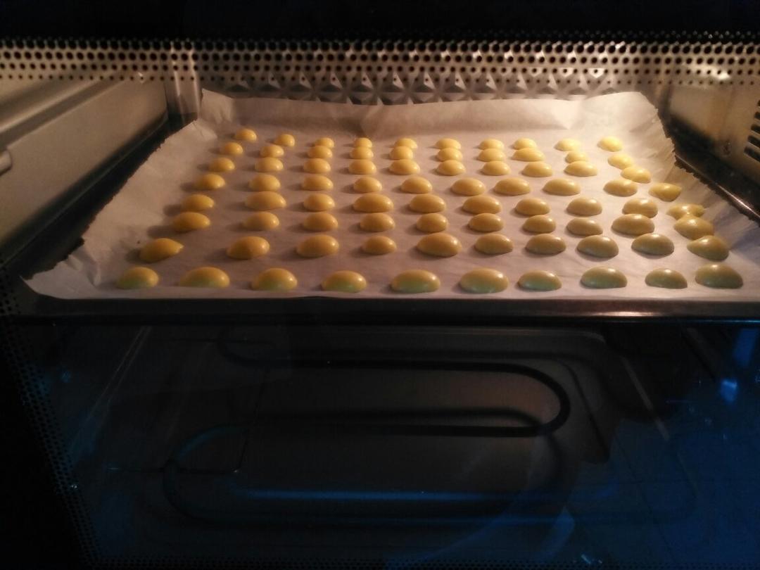 入口即化的无添加蛋黄溶豆