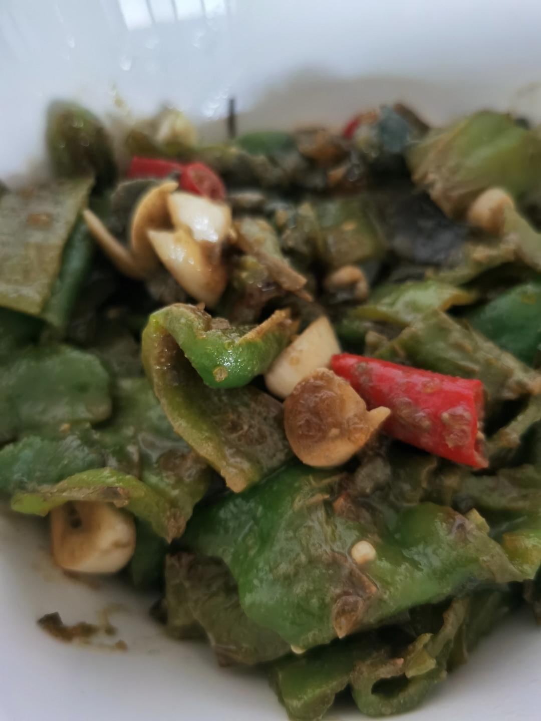 擂辣椒皮蛋茄子