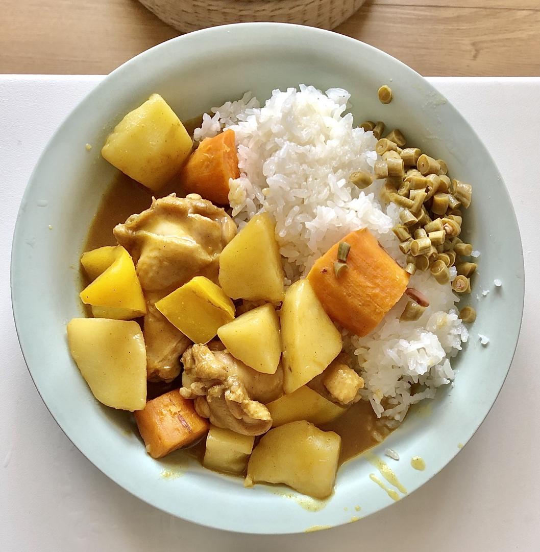 土豆咖喱鸡肉饭