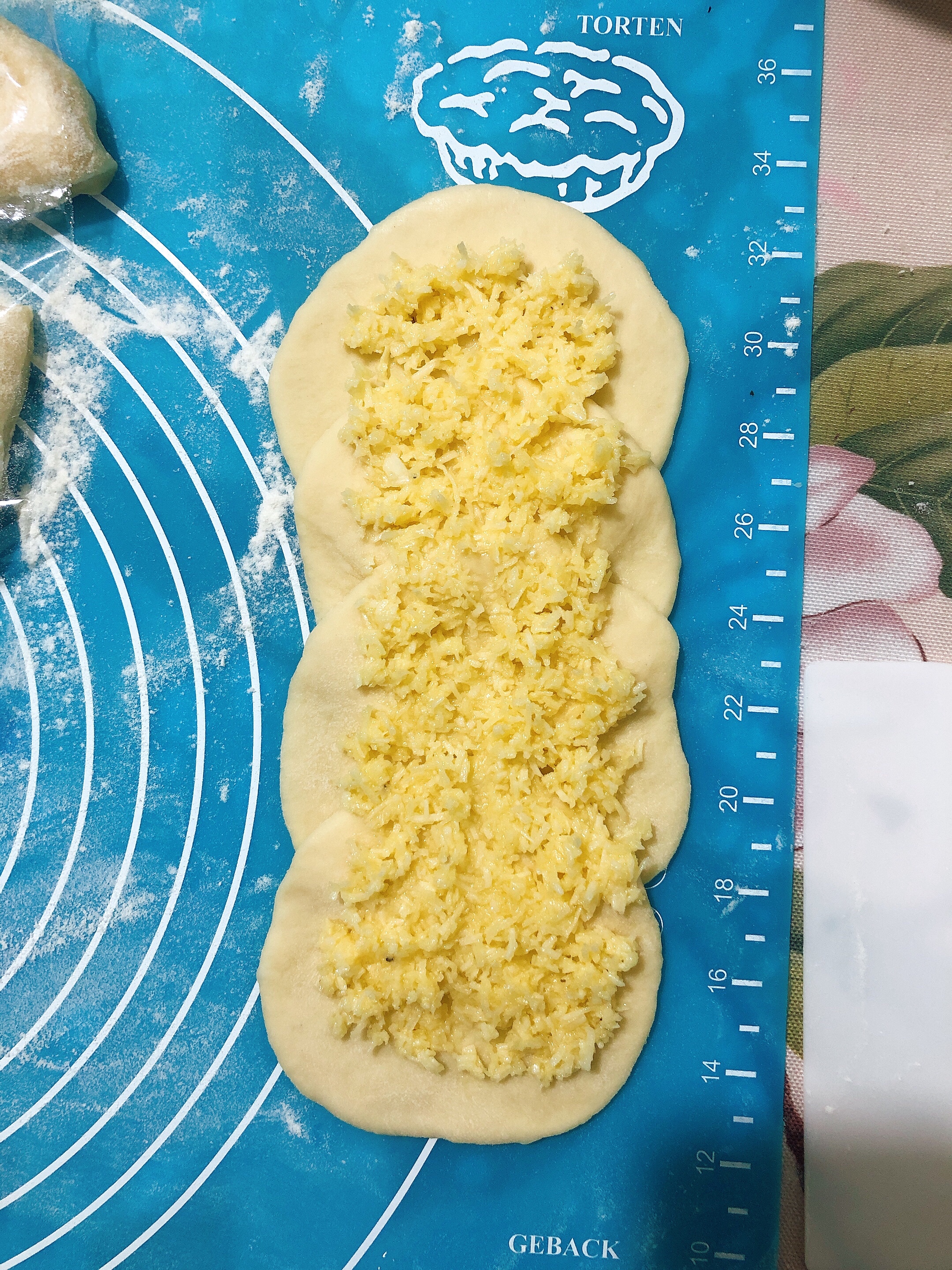 椰蓉面包卷（玫瑰花型）的做法 步骤12