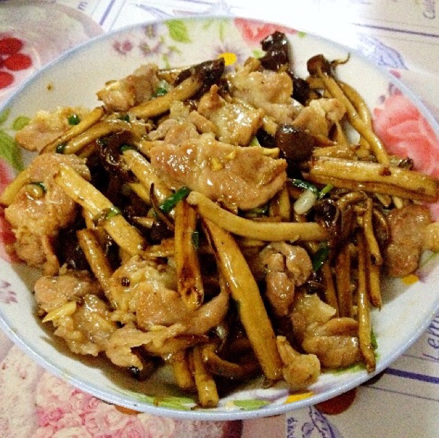 茶树菇炒肉片