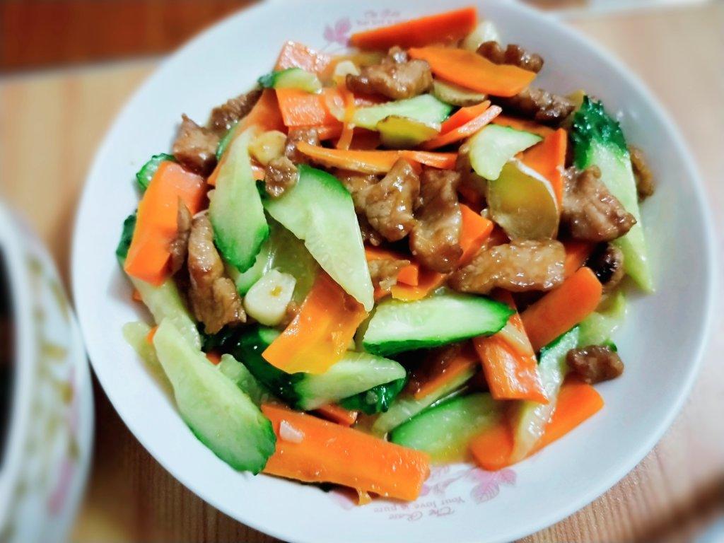 胡萝卜青瓜炒肉片