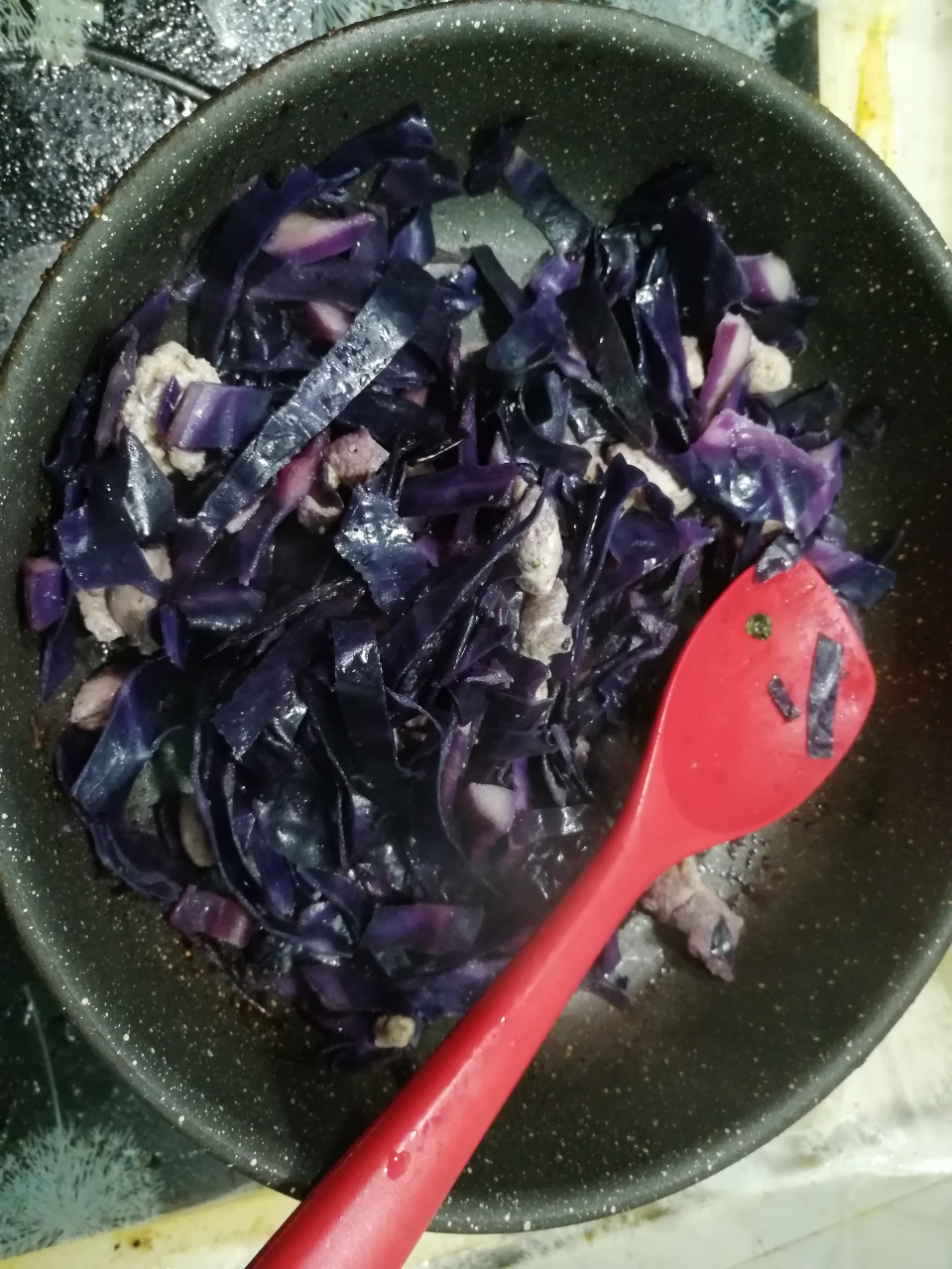油菜心鱼干紫甘蓝鸡肉潮汕戈饭的做法 步骤3