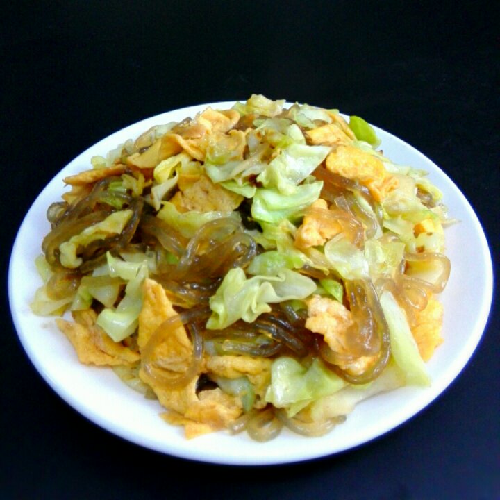 包菜粉丝炒鸡蛋