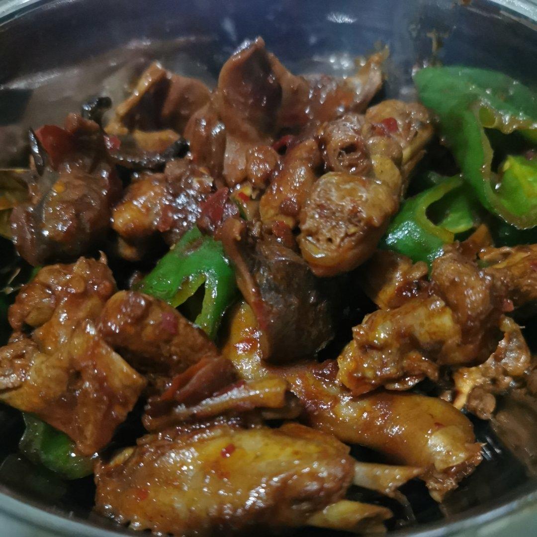 传统正宗的啤酒鸭配方和做法，鲜嫩香浓，只需炒千万不要焯水