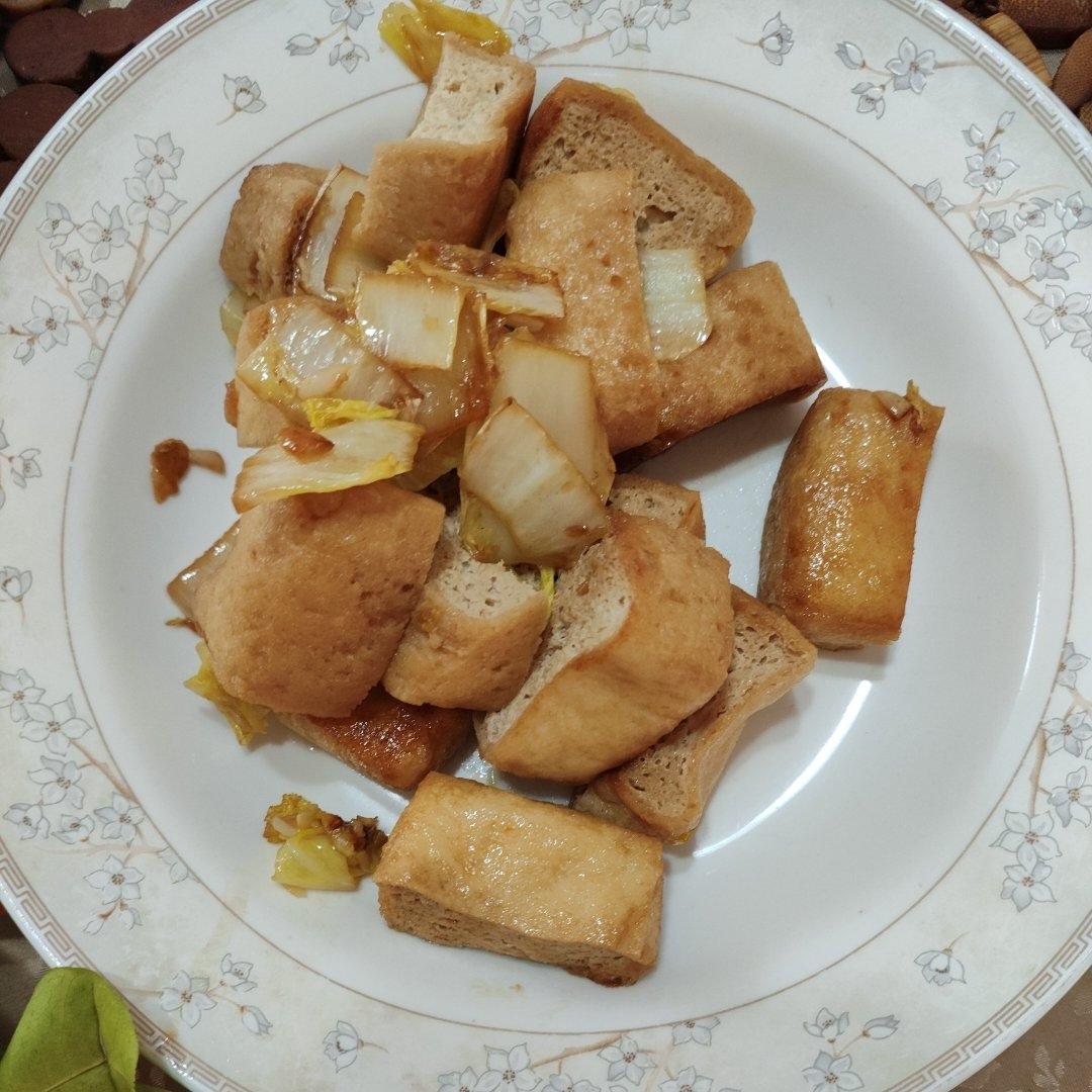 好吃到连汤汁都不剩的白菜焖豆泡，给肉都不换