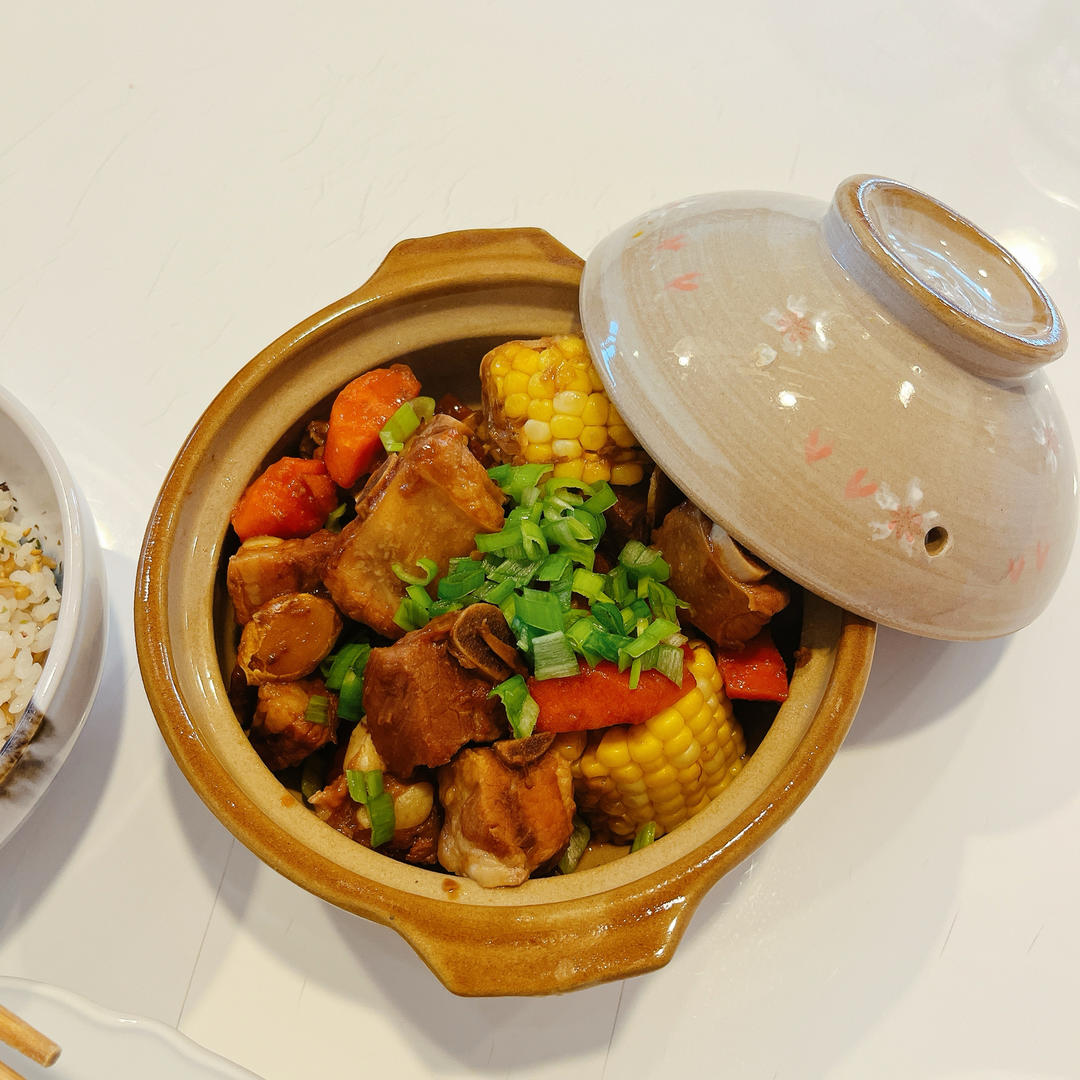 酱香排骨煲