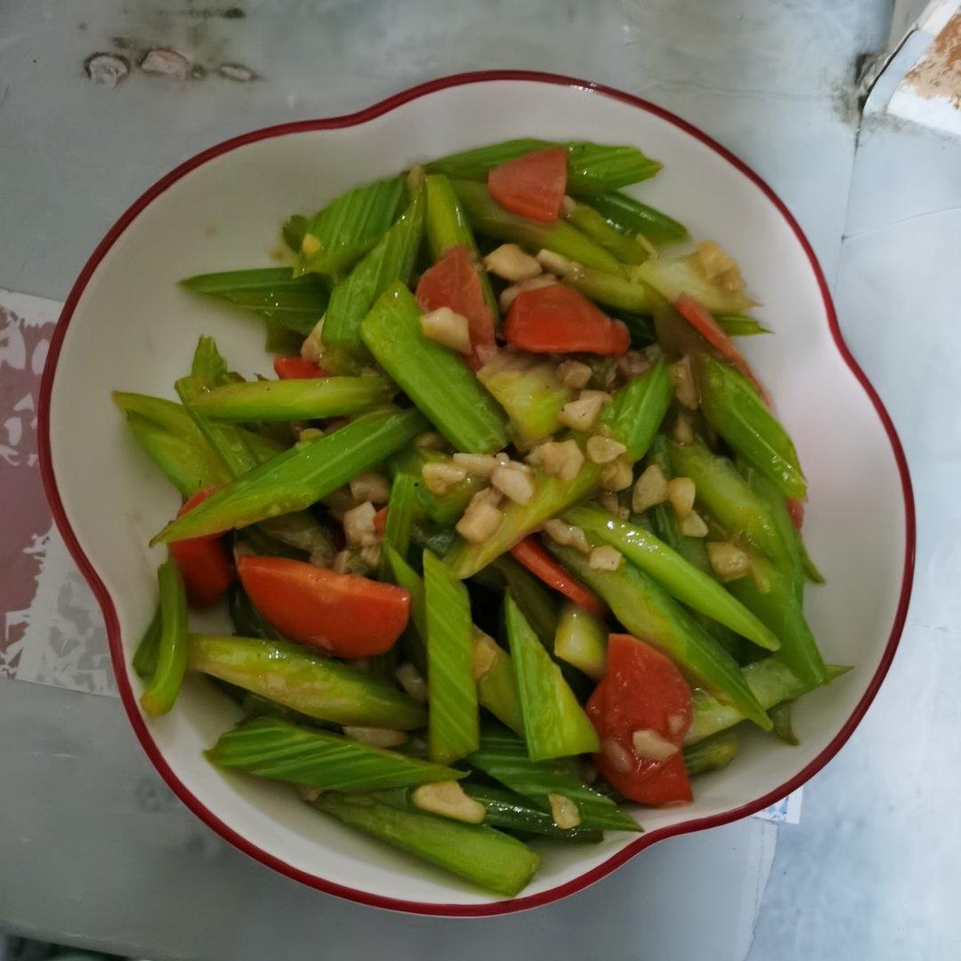 究极解油腻好菜：蒜炒西芹