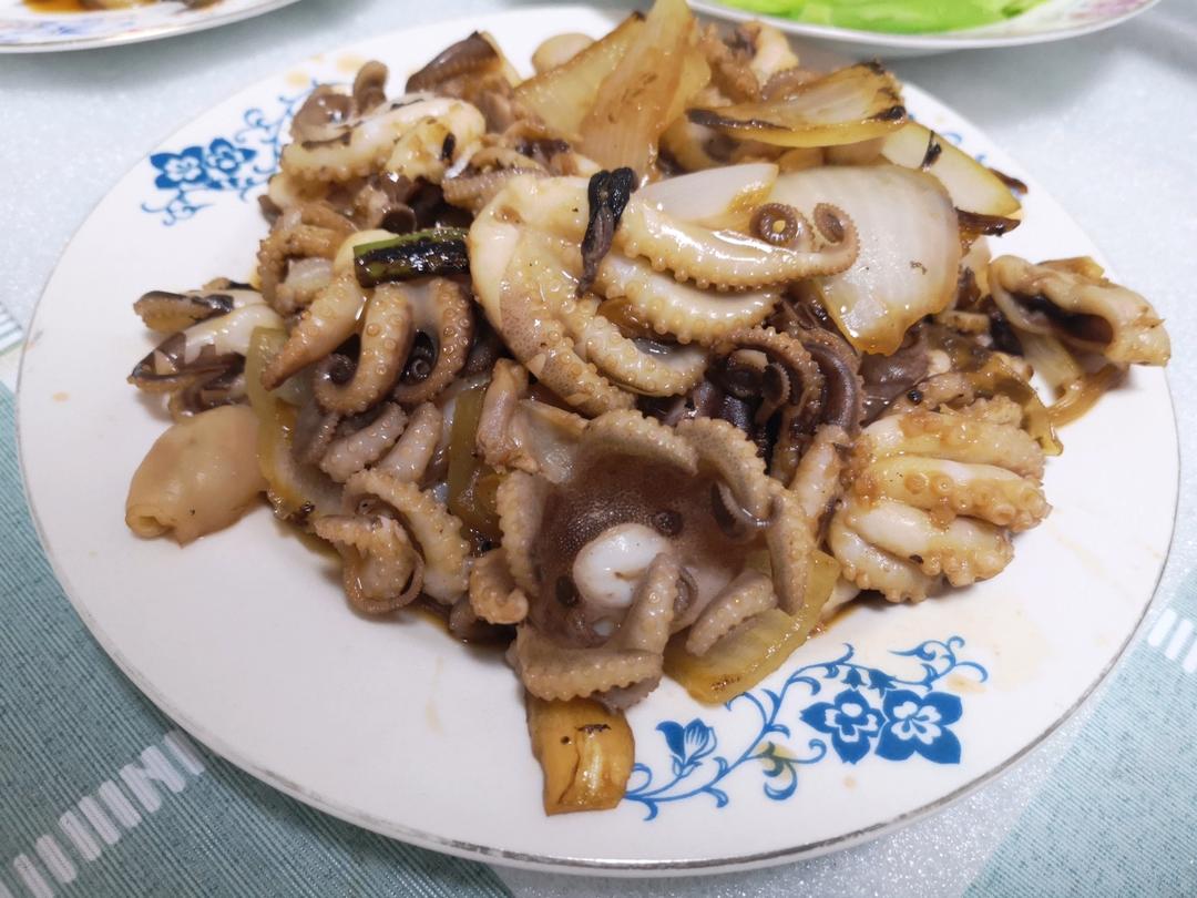 两步搞定脆嫰鲜美的葱爆八爪鱼