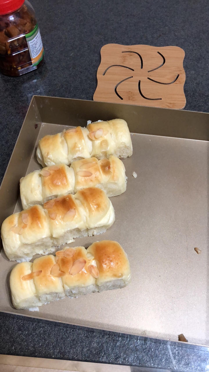 超级简单的豆沙排包｜面包