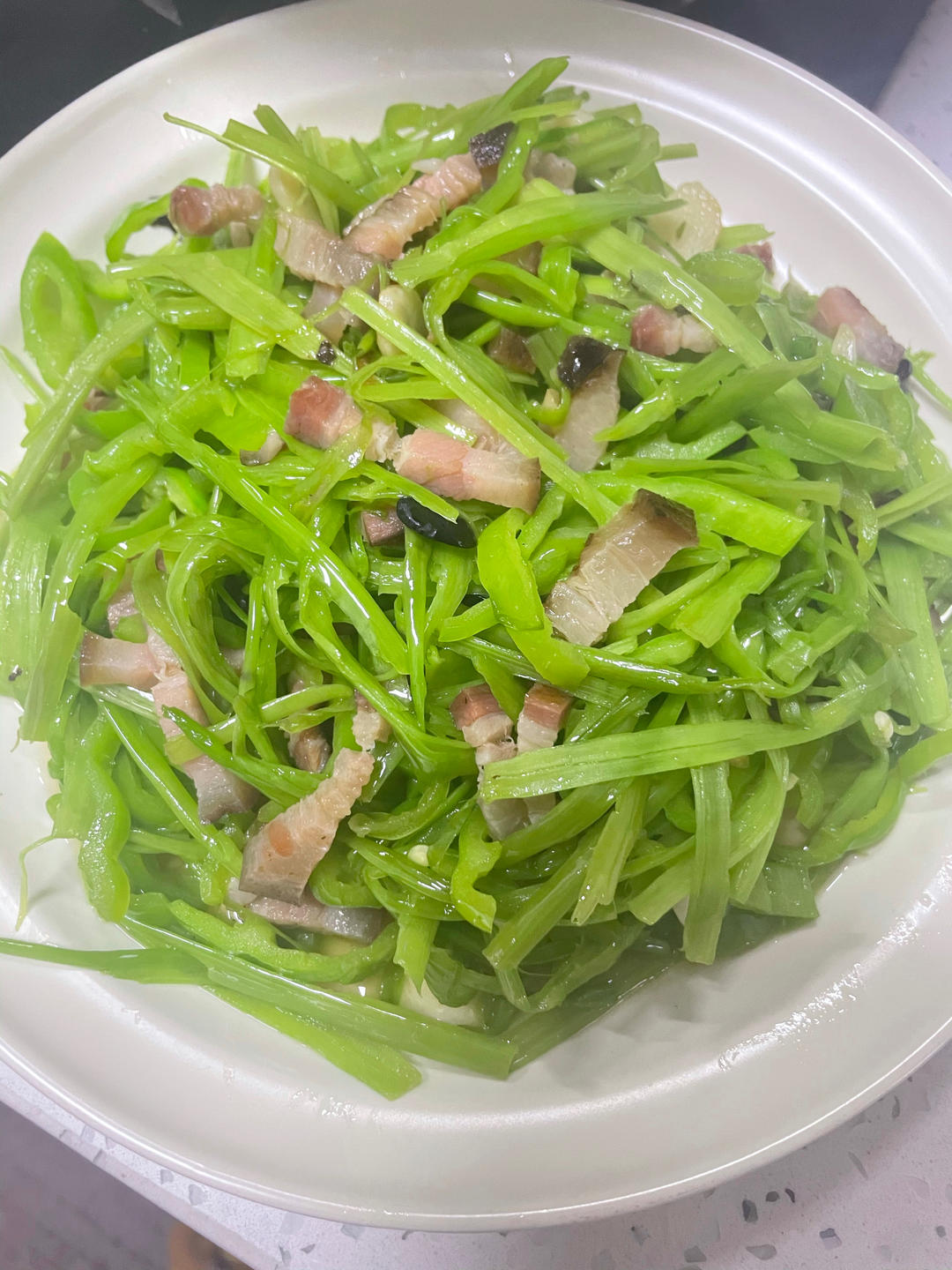 脆嫩爽口喷香滴｜手撕空心菜梗炒腊肉