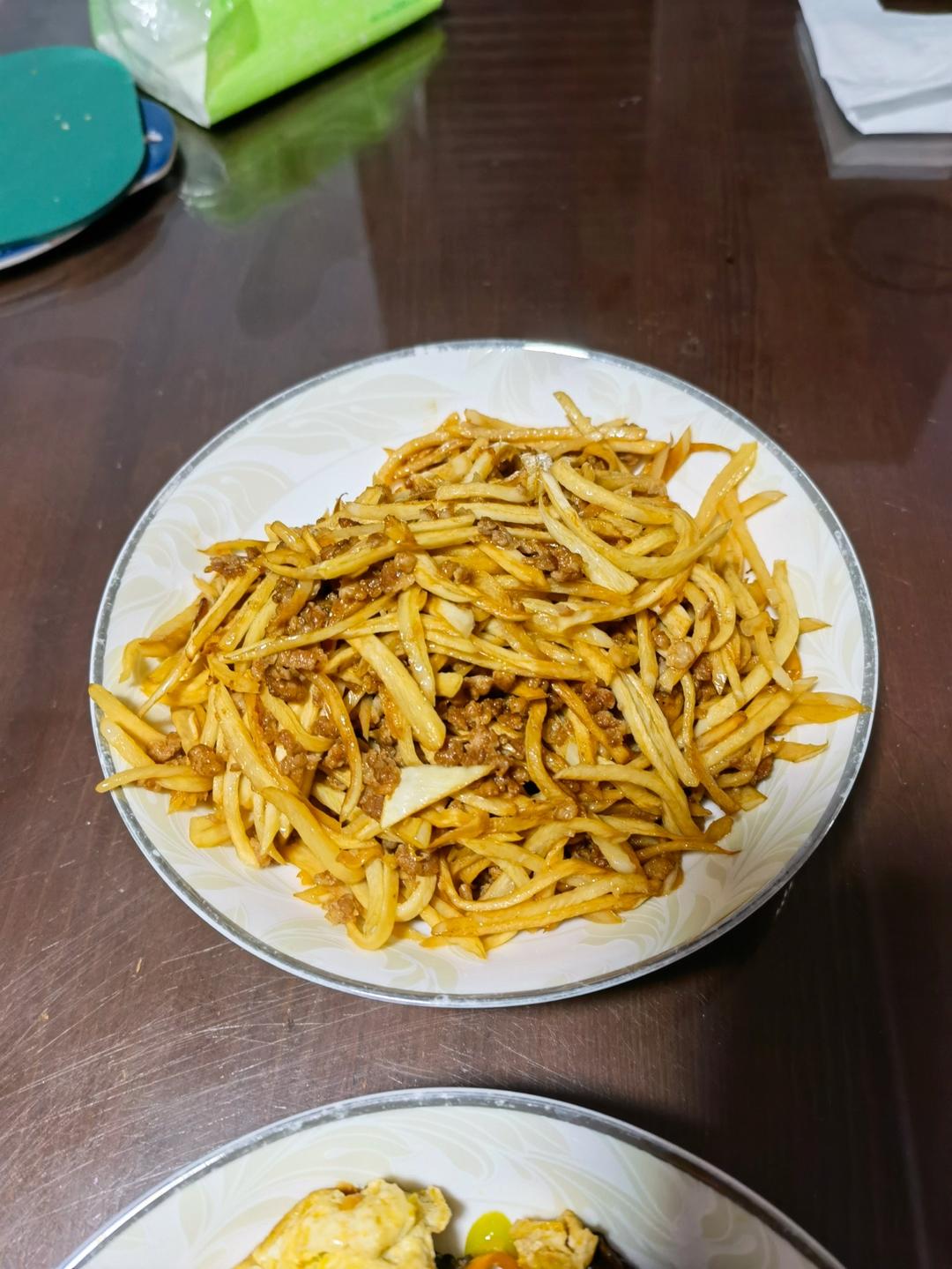 茭白这样做百吃不厌，茭白炒肉