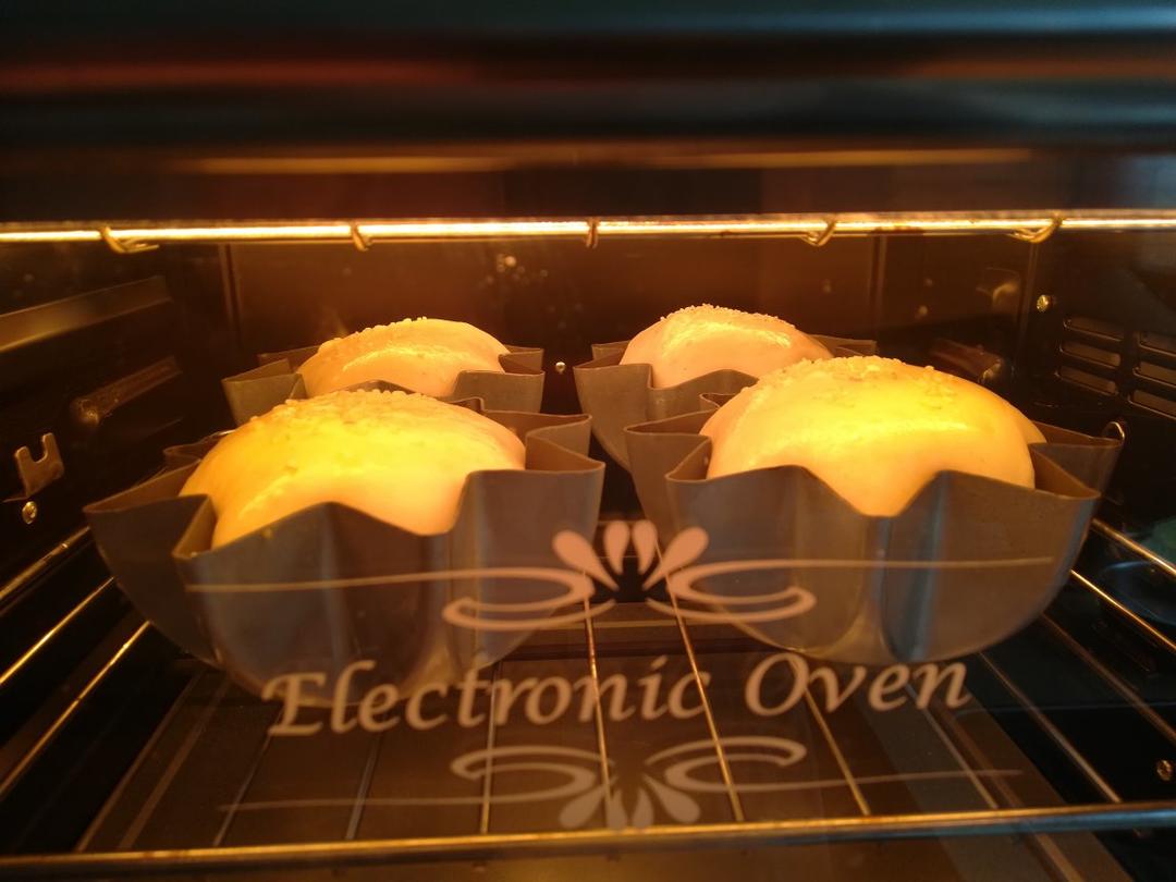 一波长了角的巨蛋面包