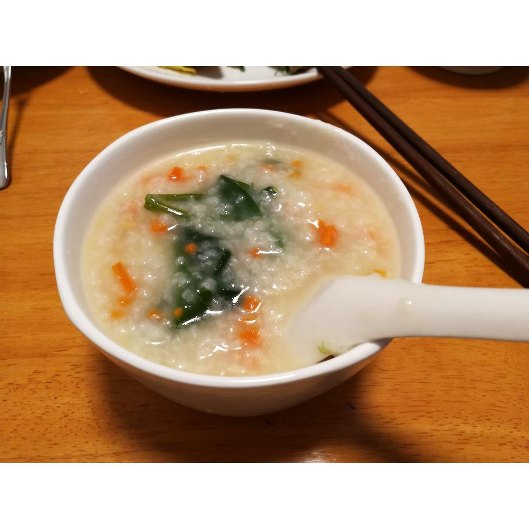 补充维生素的营养粥--菠菜胡萝卜粥
