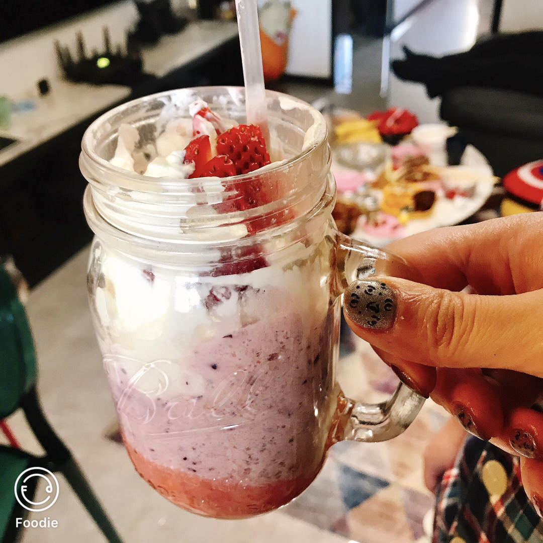 30秒学做草莓奶昔