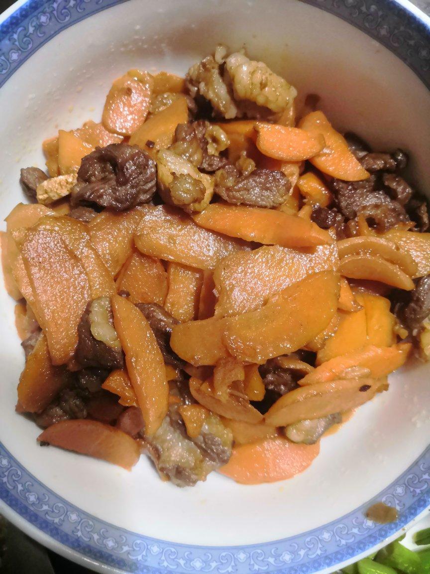 胡萝卜炒肉片