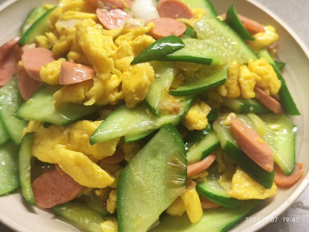 五分钟下饭菜黄瓜火腿炒鸡蛋