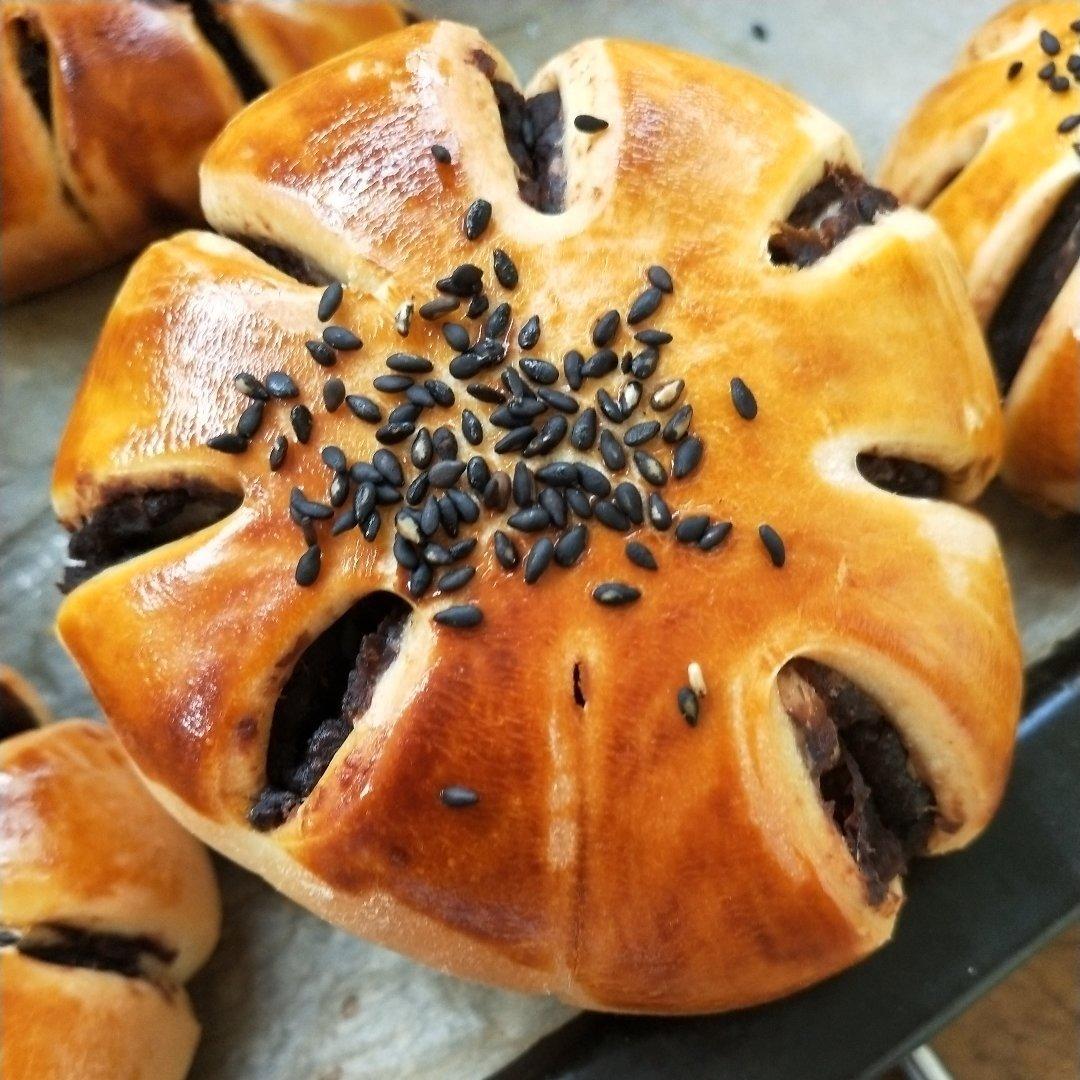 花朵豆沙面包