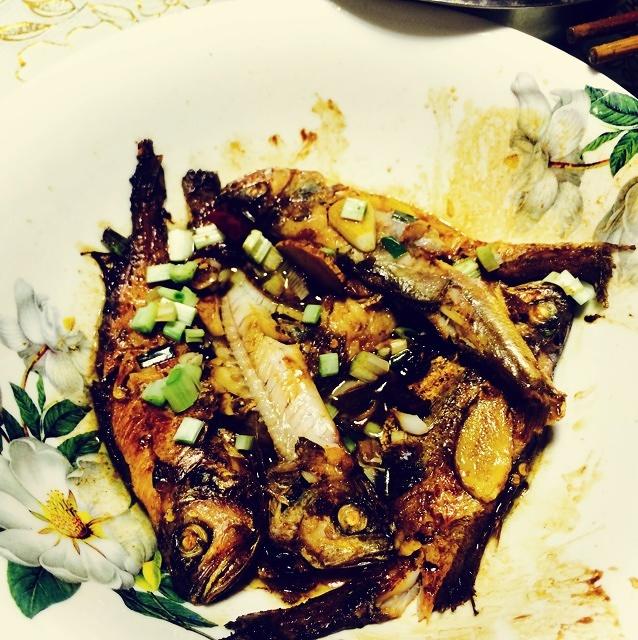 红烧小黄鱼的家常做法，鲜美入味，简单又下饭