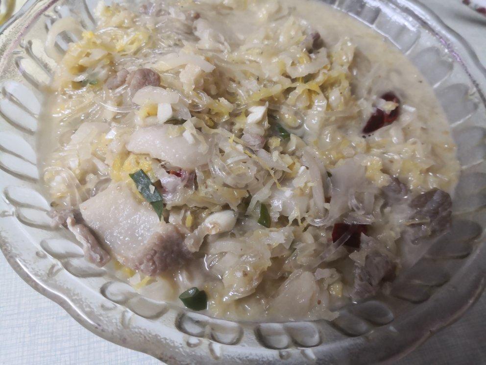 东北酸菜烩白肉粉条