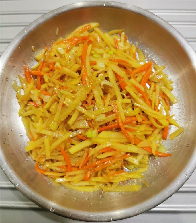 厨房0失误的快手菜 胡萝卜炒土豆丝  大人小孩都爱