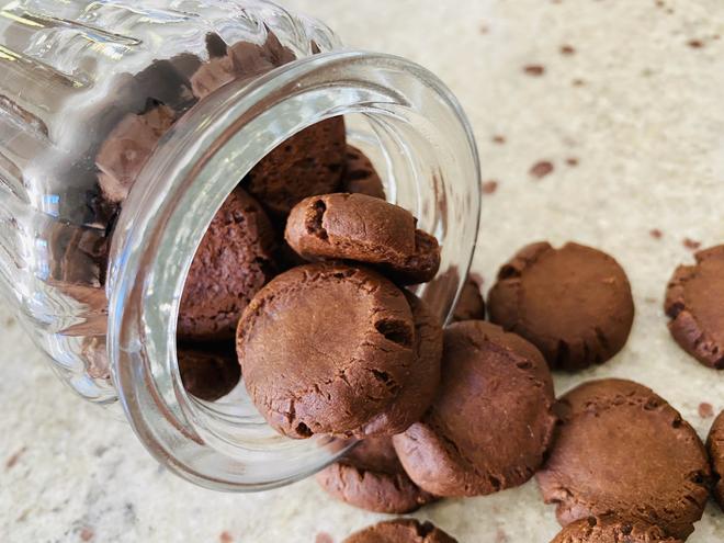 简易版黑巧克力玛格丽特饼干的做法