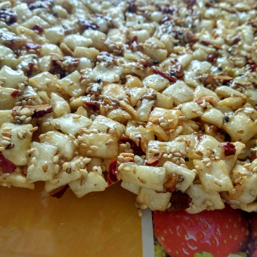 用饺子皮做“萨其马”