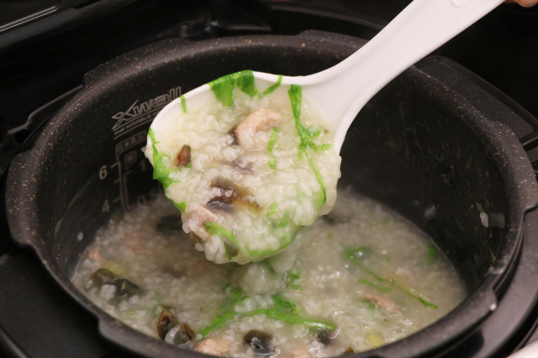 妈妈教我做的皮蛋瘦肉粥的做法