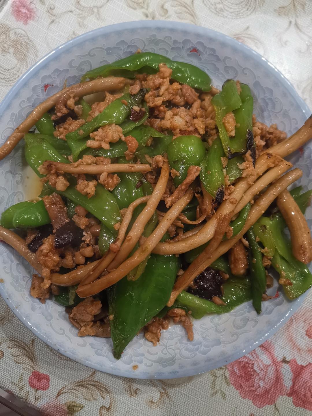 辣椒茶树菇炒肉沫