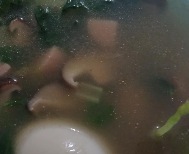 超好吃的香菇芹菜火腿汤的做法